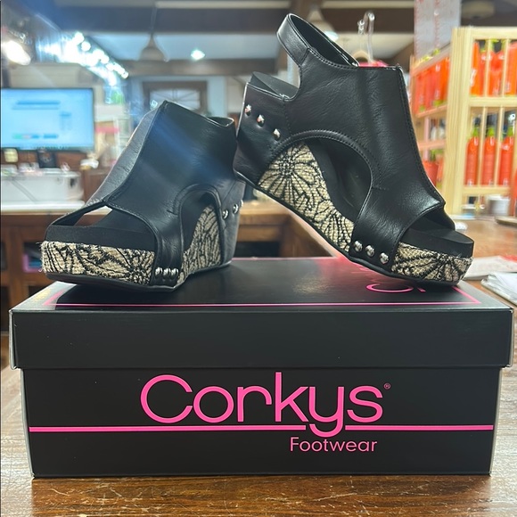 NIB Corkys Carley Floral Wrap Wedge Heel in Black